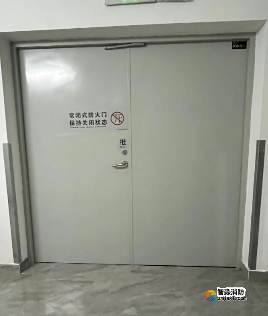 大空间形式的歌舞娱乐场所，防火分区的甲级门可以作为安全出口吗